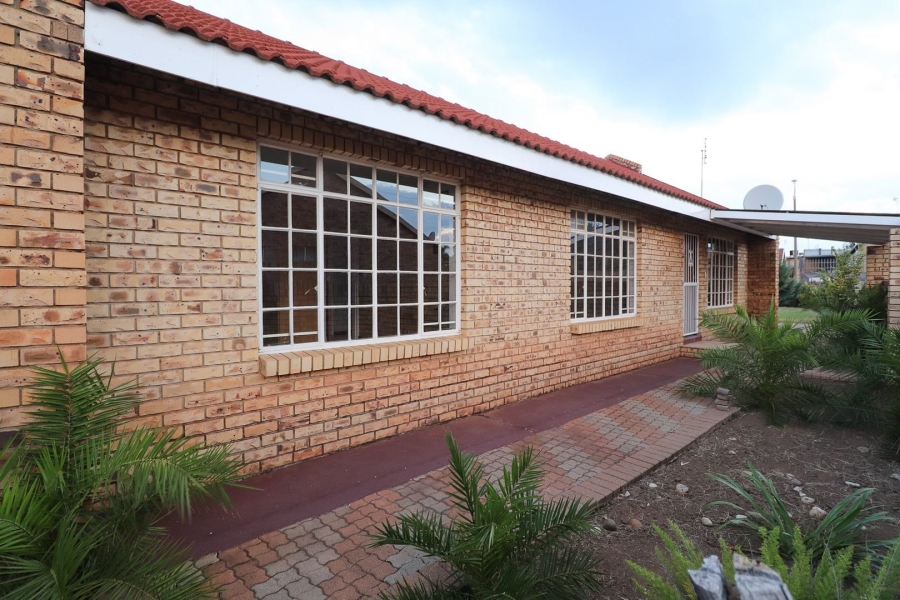 2 Bedroom Property for Sale in Flimieda North West